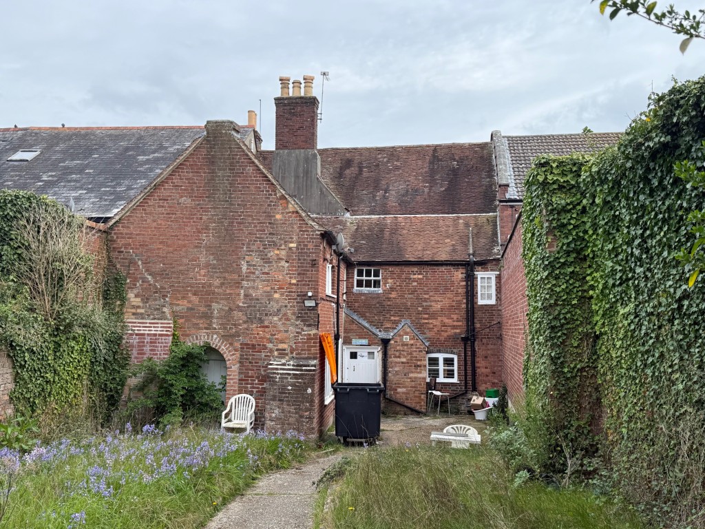 Lot: 124 - FREEHOLD INVESTMENT - Rear elevation